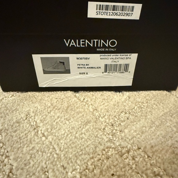 Valentino White and Gold High-Top Sneakers with Logo - Picture 9 of 10